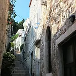 Nona 1 Apartment
