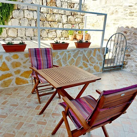 Nona 1 * Hvar Town