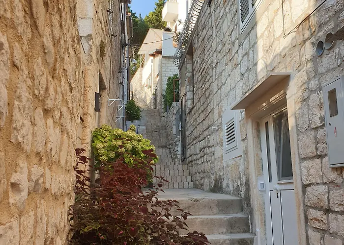 Appartement Nona 1 *