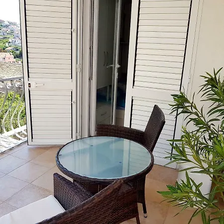 Appartement Nona 1 *