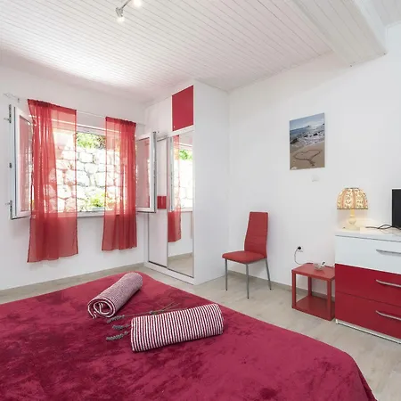 Appartement Nona 1 *