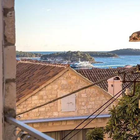 Nona 1 Hvar Town