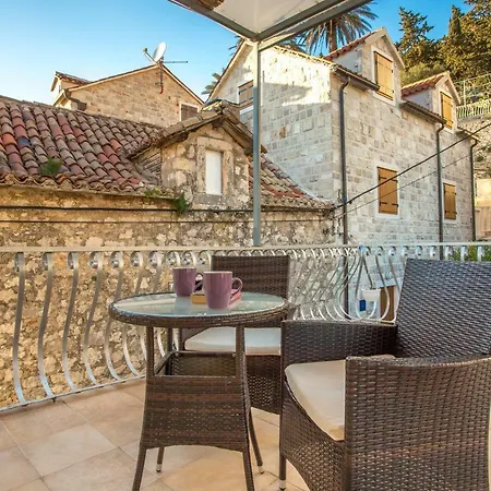 Appartement Nona 1 *
